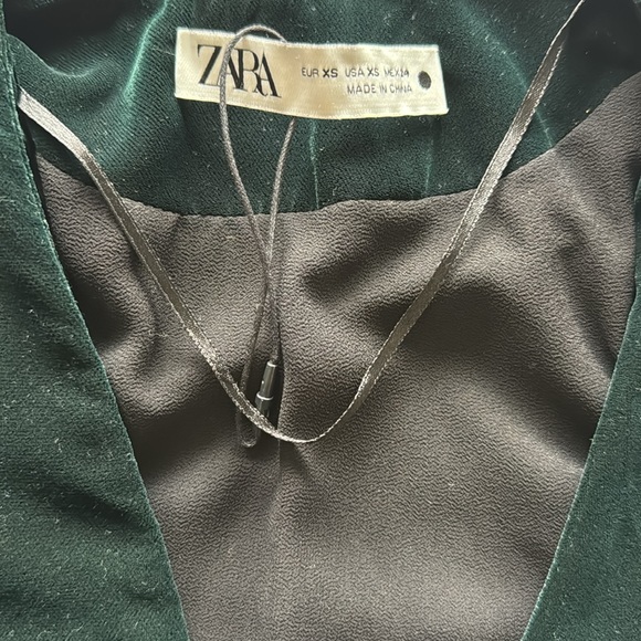 🆕 Zara Dark Green Belted Velvet Jacket with Pearl Buttons XS - Picture 4 of 4
